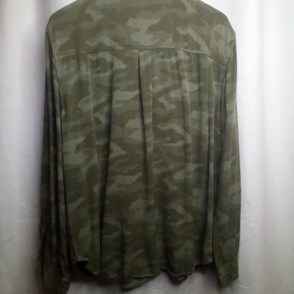 A. N. A. Button Up Shirt XL Blouse Long Sleeve Camo Green - Picture 3 of 14